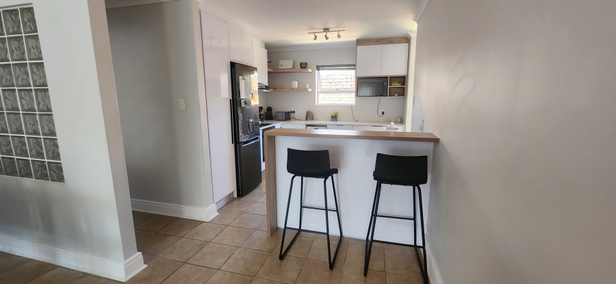 To Let 3 Bedroom Property for Rent in Summerstrand Eastern Cape